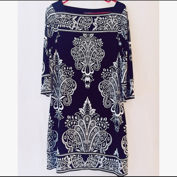 White House Black Market Dresses & Skirts - SOLD‼️ Beautiful WHBM Long Sleeve Floral Dress